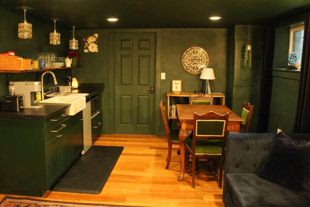 Heart Of Woodstock, 10 Min Walk To Reed, With Private Garage! Apartment Portland Luaran gambar