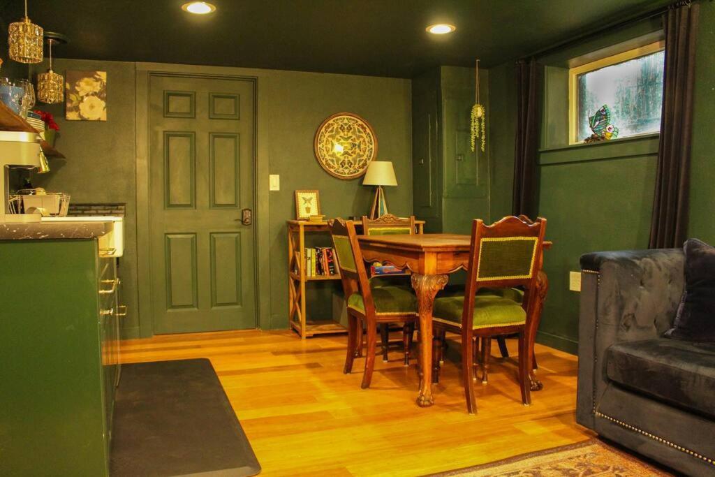 Heart Of Woodstock, 10 Min Walk To Reed, With Private Garage! Apartment Portland Luaran gambar