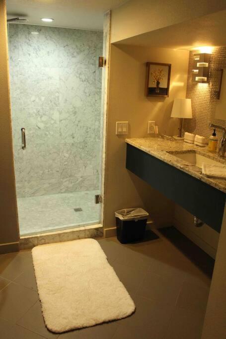 Heart Of Woodstock, 10 Min Walk To Reed, With Private Garage! Apartment Portland Luaran gambar